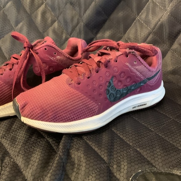 Nike Running Shoes Size 5 Downshifter Maroon Cherry Black Women’s - Picture 3 of 9